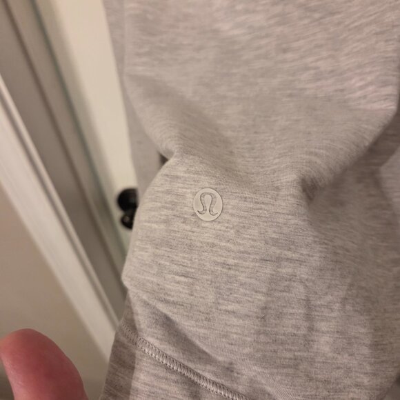 Lululemon Coast Easy Wrap size 8 - Picture 4 of 6